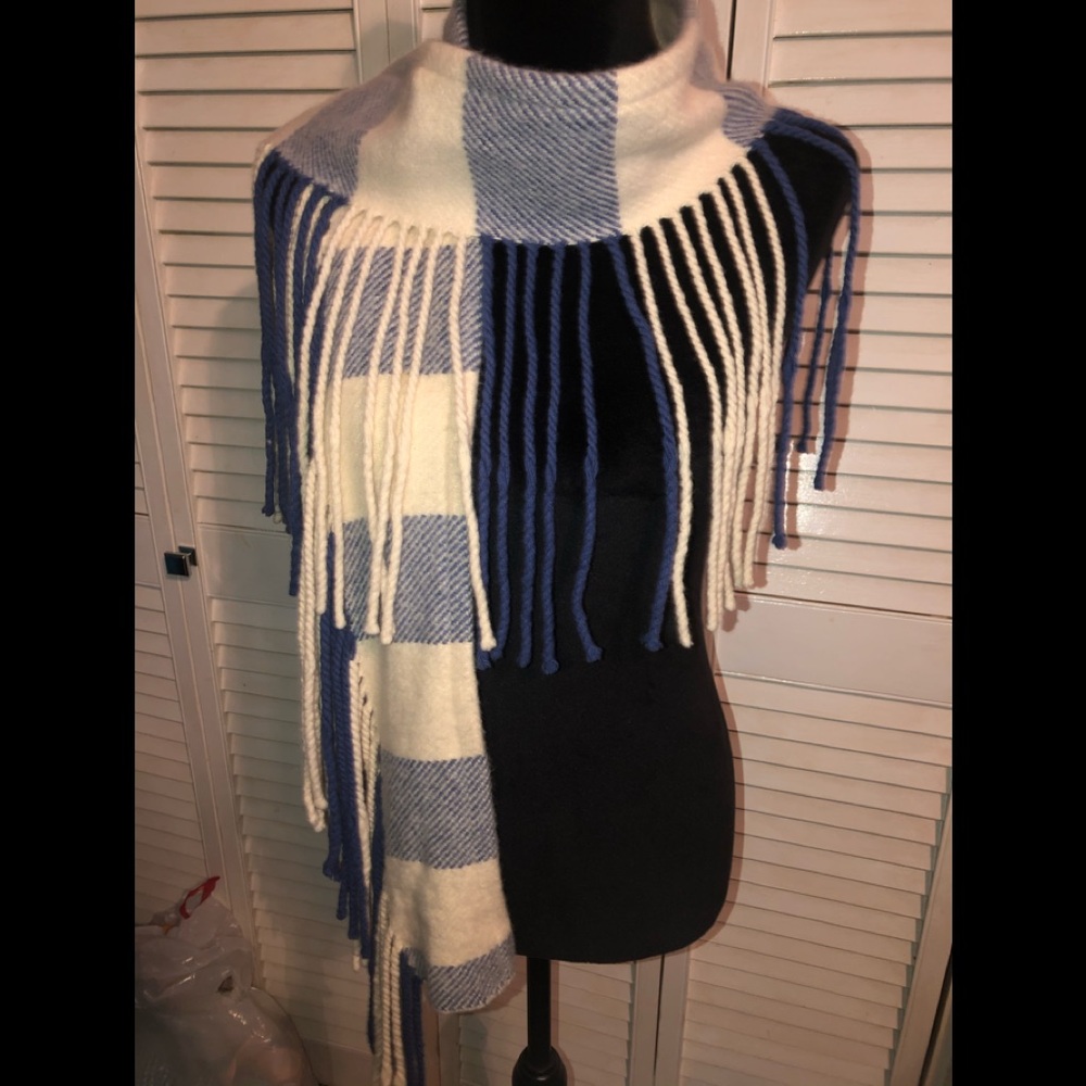 Burberry merino wool and cashmere scarf